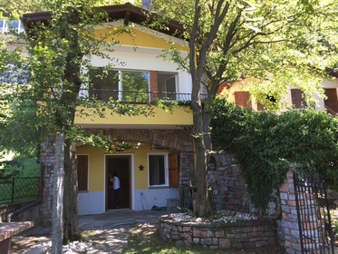 VILLETTA INDIPENDENTE CON GIARDINO - VISTA LAGO